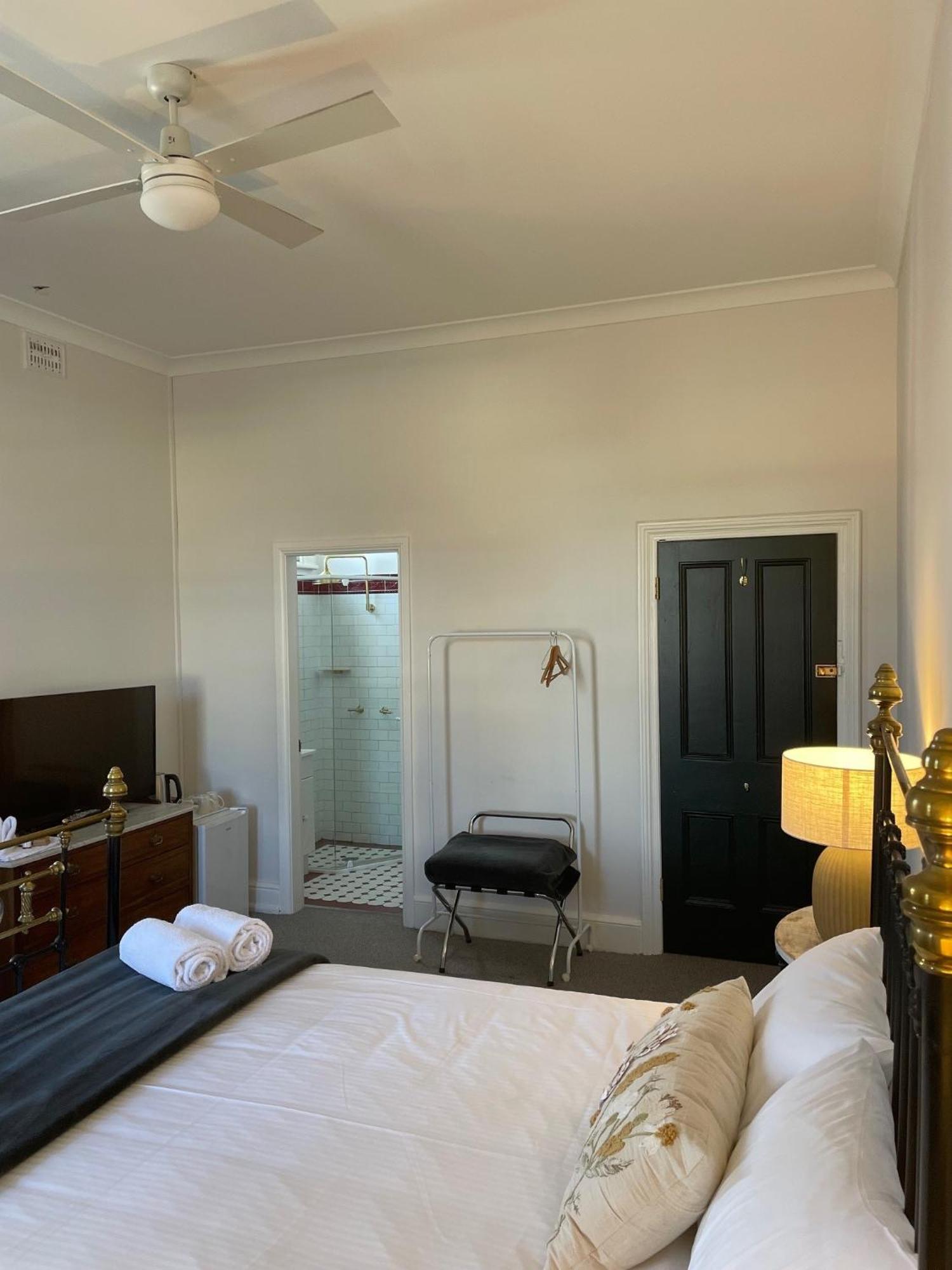 The Bolt Inn Uralla ภายนอก รูปภาพ