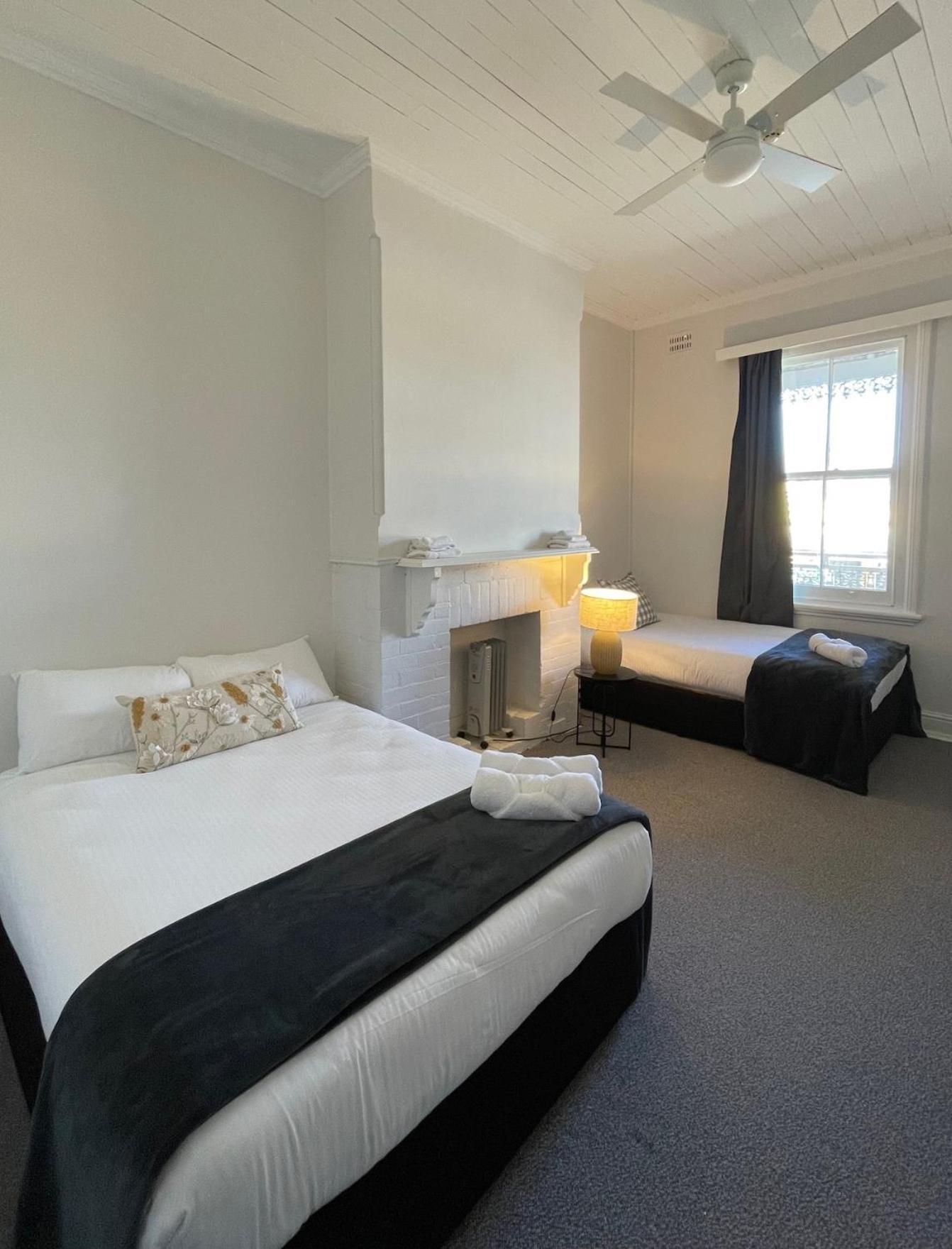 The Bolt Inn Uralla ภายนอก รูปภาพ